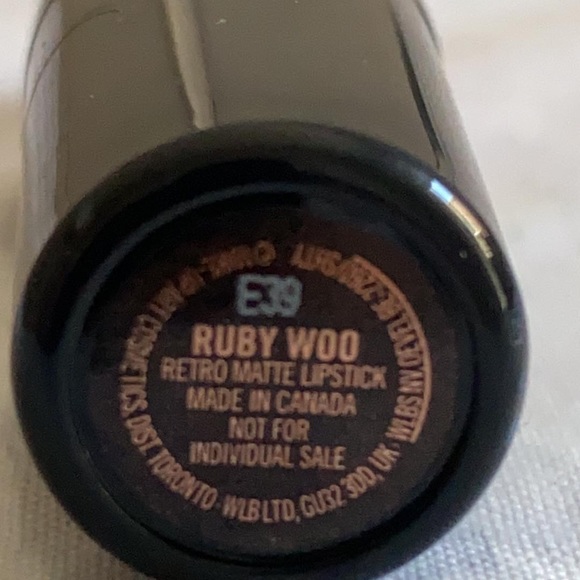 Mac Ruby woo - Picture 2 of 2